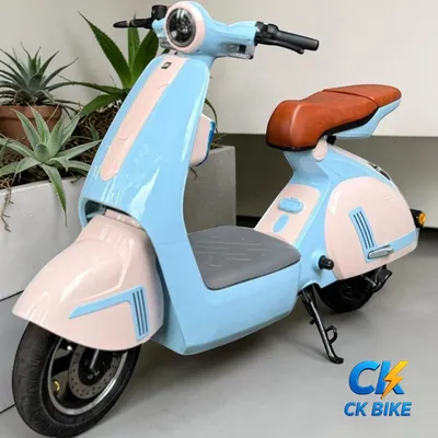 Vespa Dior góc 2